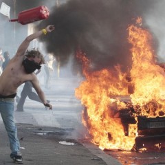 Venerdì 13: 2) Roma, 15 condanne per gli scontri a San Giovanni del 2011. Atti in Procura sull’operato delle forze dell’ordine